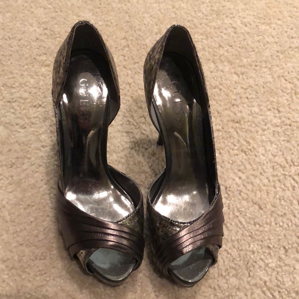 🛑 Sold....Guess heels worn once like new